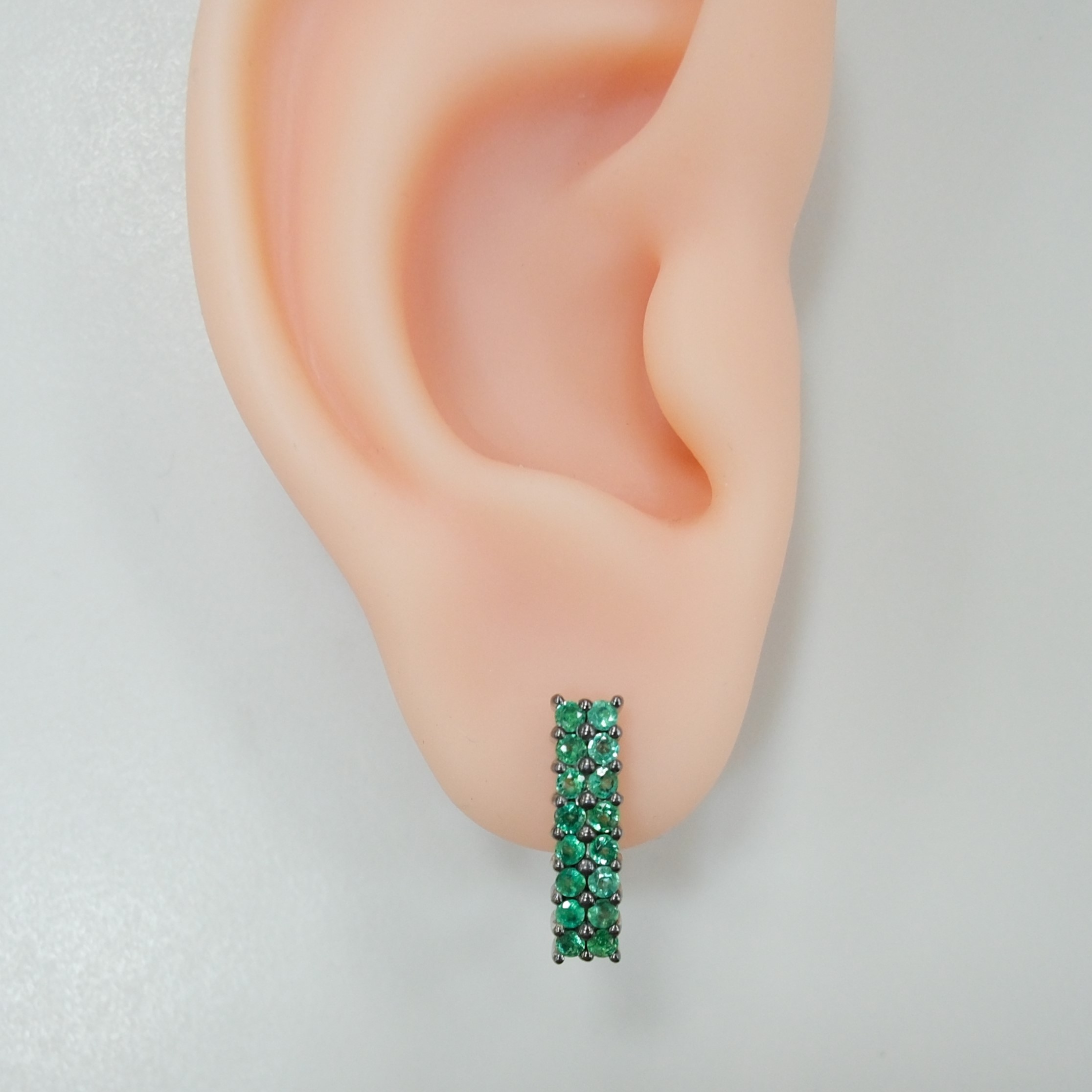 Серебряные серьги с изумрудами